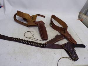lot 319 image: Pistol Holsters and Belts