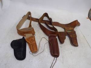 lot 320 image: Pistol Holsters and Belts