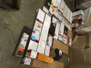 lot 9 image: MIXED PALLET OF ASSORTED FLOORING SEE PICS