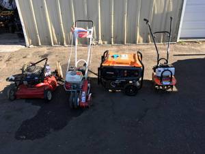lot 23 image: MIXED GAYLORD FULL OF LAWNCARE TOOLS SEE PICS