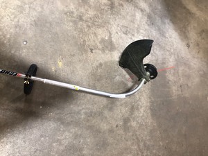 lot 50 image: ECHO 21.2 cc Gas 2-Stroke Cycle Curved Shaft Trimmer In good condition