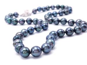 lot 11 image: Beautiful Tahitian Pearl 18 Estate Necklace in a 14k Pearl and Natural Sapphire Clasp $3250