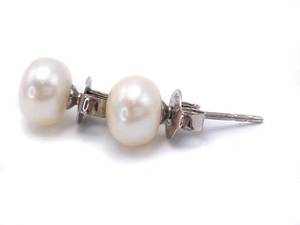 lot 34 image: Lovely Pearl Estate Earrings