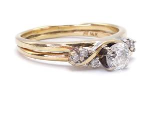 lot 71 image: Ladies Diamond Estate Ring in 14k Yellow Gold $1999
