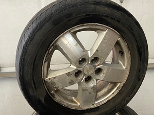 lot 11 image: (4) Chevrolet Wheels & Tires