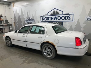 2005 Lincoln Town Car -No Reserve-
