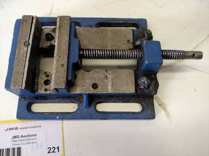 lot 221 image: 4 Drill Vise...