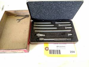 lot 254 image: Starrett 823B7 Inside Micrometer Se...