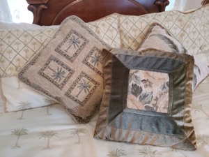 lot 56 image: Queen Bedding Set