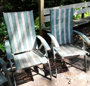 lot 218 image: Lot Of 4 Folding Patio Chairs