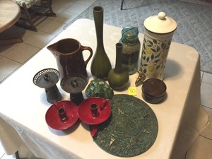 lot 80 image: Assorted Deco