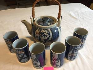 lot 81 image: Teapot and Tumblers