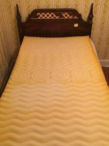 lot 135 image: Retro Twin Bed