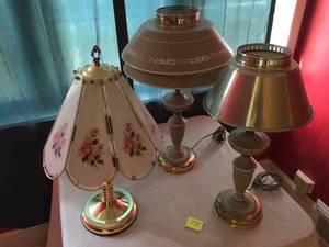 lot 138 image: Lot Of 3 Vintage Table Lamps