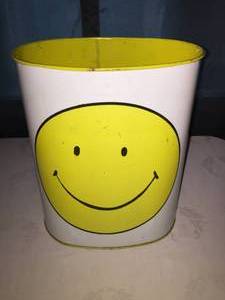 lot 147 image: Retro Smiley Waste Basket