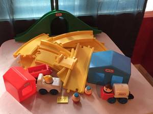 lot 157 image: Little Tikes