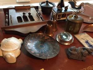 lot 185 image: Assorted Deco