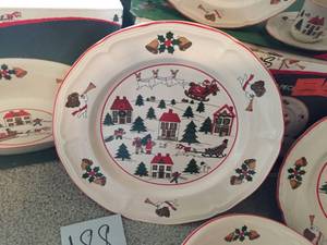 lot 188 image: Christmas Dinnerware