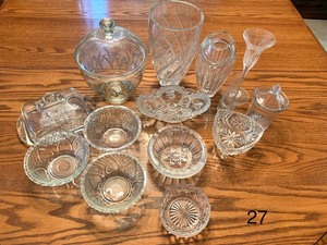 lot 27 image: Lot of Glassware