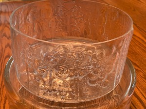 lot 29 image: iittala Bowl