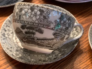 lot 33 image: Asian Design TeacupSaucers and Meakin Desert Plates