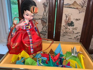 lot 86 image: Fun lot of Asian Decor items