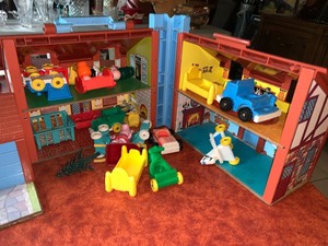 lot 70 image: Fisher Price House