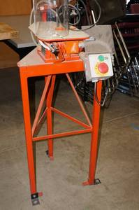 lot 12 image: Hegner Multimax-2 14 Scroll Saw on Stand