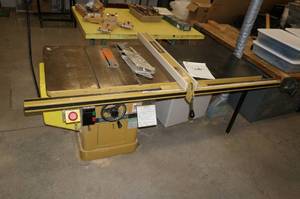 lot 1 image: Powermatic 66 10 Table Saw - Extra Wide