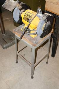 lot 34 image: DeWalt DW758 8 Bench Grinder