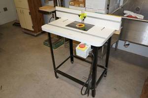 lot 17 image: Router Table