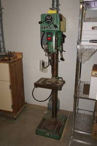 lot 29 image: Clausing 16VT 15 Throat Drill Press