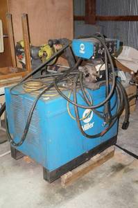 lot 21 image: Miller Deltaweld 450 Arc Welder with S-52A Wire Feed