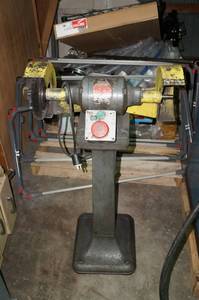 lot 24 image: Rockwell Bench Grinder on Pedestal Stand