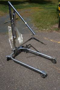 lot 54 image: Hover Lifter Manual Handicap Lift