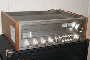 lot 67 image: Realistic STA-2000 Stereo Receiver