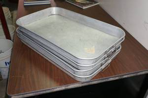 lot 73 image: 4 Baking Pans