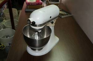 lot 75 image: Kitchenaid Stand Mixer