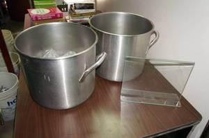 lot 77 image: 2 Pots