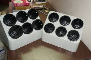 lot 79 image: 2 Utensil Holders