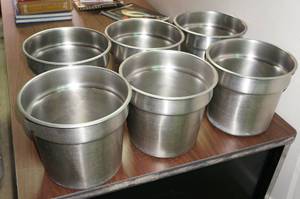 lot 83 image: 6 Metal Food Containers