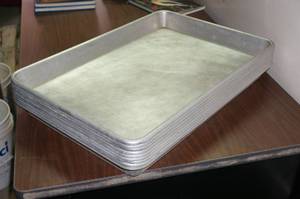 lot 84 image: 9 Baking Pans