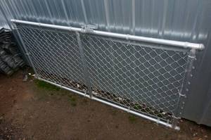 lot 115 image: Chain Link Gate Section