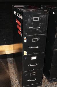 lot 162 image: 4 Drawer File Cabinet