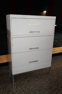 lot 149 image: 3 Shelf Cabinet