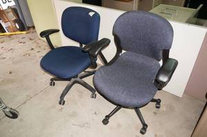 lot 135 image: Rolling Desk Chairs