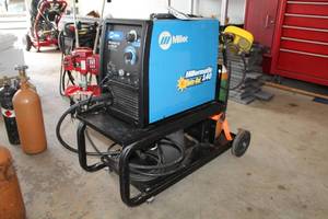 lot 366 image: Miller Millermatic 140 MIG Welder with Auto-Set