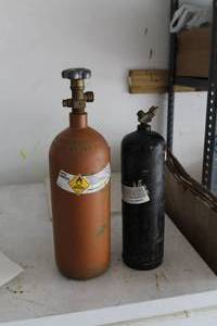 lot 375 image: Lot of (2) OxygenAcetylene Welding Tanks