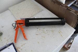 lot 388 image: WorkForce Heavy Duty 29oz. Smooth Rod Caulk Gun