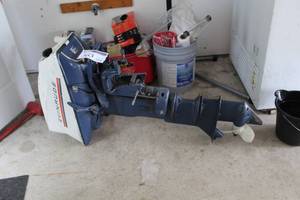 lot 363 image: Evinrude 18 Boat Motor with Prop
